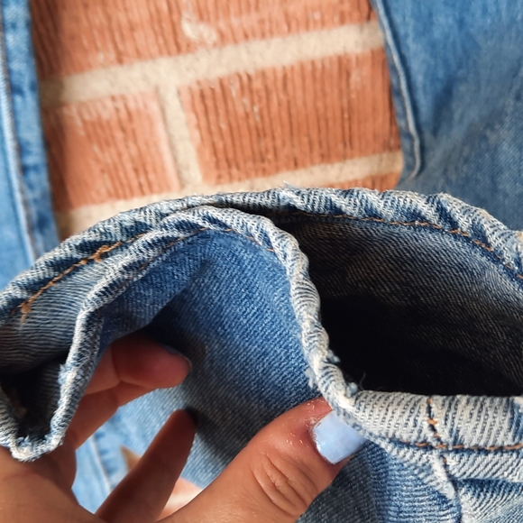 Levis - Picture 6 of 7